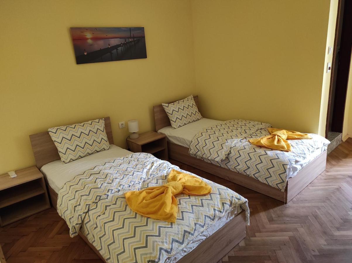 Стаи За Гости Дна Shumen Exteriör bild